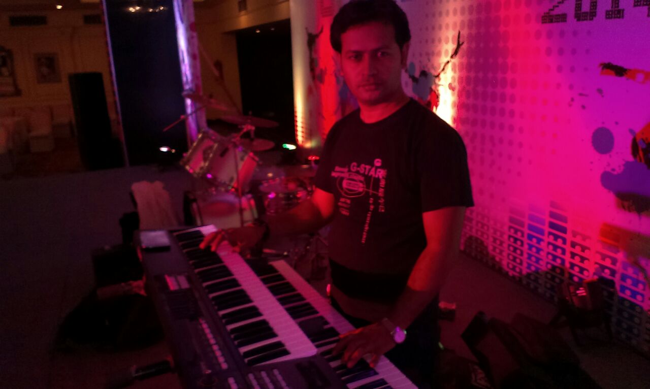 male keyboard player navi-mumbai